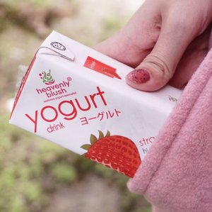 おはよう ☀️ have you had your daily yogurt dose? This is my current favorite yogurto from @heavenlyblushyogurt ❤️ #HeavenlyBlushGreekSecret...Btw if you missed out my wellness post head over to steviiewong.com to read more about my health and wellness tricks / hacks . ....#ggrep #clozetteid #handsinframe #potd #yogurt #health #lifestyle #wellness #beauty