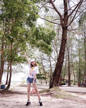 🌴🌴🌴 into the woods~ never let anything dull the sparks ⚡️ that make you feel alive! .
.
Tee + cap @cosmonautspacewear .
#steviewears #streetstyle #collabwithstevie .
.
.
.
.
.
#clozetteid #ootd #lookbook #ggrep #stylehaulfam #charisceleb #travel #dimple #whatiwore #beautifulmatters #exploretocreate