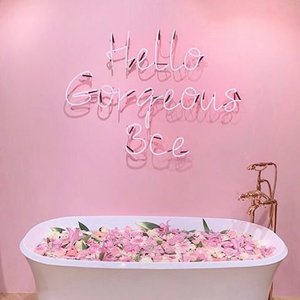 Hey you👋 yes, you! the one looking at this picture... today remember that you're gorgeous and awesome!! 💕 #selfreminder #clozetteid #pink #pinkhotel #seoul .
.
.
.
.
.
. 
#styleblogger #vscocam #beauty #ulzzang  #beautyblogger #fashionpeople #fblogger #blogger #패션모델 #블로거 #스트리트스타일 #스트리트패션 #스트릿패션 #스트릿룩 #스트릿스타일 #패션블로거 #bestoftoday #l4l #lifestyle #jj #interior #ggrep