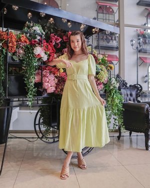 Happy 7th Birthday to my favorite apparel brand @pomelofashion🤍 check out their latest sale up to 77% !! Hop over to their webstore or app store to start the hunt ♥️ Wearing this flowy neon dress from their latest collection 💐
.
-
📸 @priscaangelina . .
.
.
.
.
.
.
#sonyforher #streetstyle #style #whatiwore #steviewears #clozetteid #ootd #fashion #zalorastyleedit #love #exploretocreate #collabwithstevie #zalora #outfitinspiration #pomelogirls #trypomelo