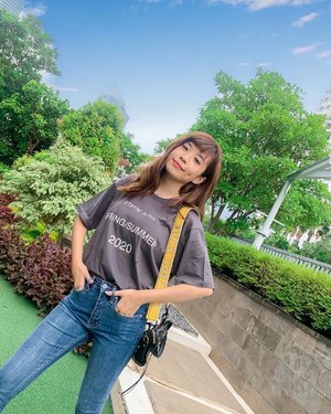 This tee screams all my wish for this year â™¥ï¸� letâ€™s stay Alive people! 
.
.
-
#steviewears #deets .
Tee @shopatvelvet.
Jeans @alowalo.id .
Bag strap @gaudiclothing.id . 
.
.
.
.
.
.
.

.

.
.
.
.
. 
#photooftheday #ootd #wiwt #exploretocreate #clozetteid #ootdstyle #ootdinspiration #love #collabwithstevie #lookbookindonesia #fashionblogger #style #whatiwore #stylefashion #fashionpeople #streetinspiration #candid #unfiltered #iphoneonly #shotoniphone #staysafe
