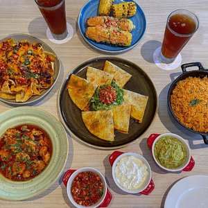 Calling to all 🇲🇽 food lover. Will definitely need to take my dad, since he loves nachos so much. Get on a tasty journey to Tex Mex Gourmet Buffet from 15-28 March 2021 at @hvertuharmoni Savor the Chicken Tamale, Fajitas, Nachos, Enchiladas and many more, seasoned & packed with a burst of flavors. (Coming from someone who don’t really like heavy spiced food, I could say everything is so yummy 🤤 go try it for yourself.) Starting IDR 338.000,- nett/personGet 50% OFF with their bank partners. ...............⁣#explorejakarta #clozetteid #style #stevieculinaryjournal #shotbystevie #exploretocreate #flatlay #jktgo #jktspot #love #mexicanfood