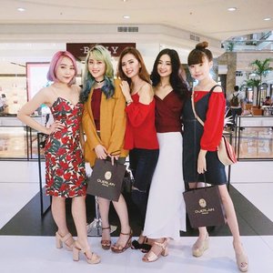 My gorgeous squad today for Mon Guerlain Parfume Launching ! ❤🎉#MonGuerlain #ClozetteIDxGuerlain #Clozetteid Thank you @clozetteid for having us😘.
-
For those who're around @plaza_senayan come visit the booth in front of Sogo Dept to try out this new perfume and get the chance to bring home a mini 5 ml perfume for FREE. (trust me this mini one is super cute❤)
.
.
.
.
.
.
.
.
.
.
.
.
.
.
.
.
.
.
.
.
.
.
. 
#styleblogger #vscocam #beauty #ulzzang  #beautyblogger #fashionpeople #fblogger #blogger #패션모델 #블로거 #스트리트스타일 #스트리트패션 #스트릿패션 #스트릿룩 #스트릿스타일 #패션블로거 #bestoftoday #makeup #potd #l4l #ggrep #ootd #bblogger #girls #jj #smile