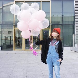Joy in simple happiness ❤️🎈#throwback 🇰🇷weather is hot and humid all year round back at home makes me miss bundling up for the cold winds/ 📸: 살리 언니@snow__pic 😘
.
.
.
.
.
.
.
.
.
.
.
.
.
.
.
#charis #charisceleb #beautifuljourney #clozetteid