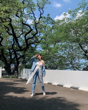 “Whatever makes you feel the sun from the inside out, chase that.” ~Gemma Troy~
.
.
.
.
.

.
.
.

.
.
.
.
.
.
. 
#ootd #ootdfashion #ootdinspiration #exploretocreate #lookbookindonesia #smile #style #whatiwore #steviewears #shotoniphone #bluesky #fashion #love #classic #explore #clozetteid #zalorastyleedit #pomelogirls