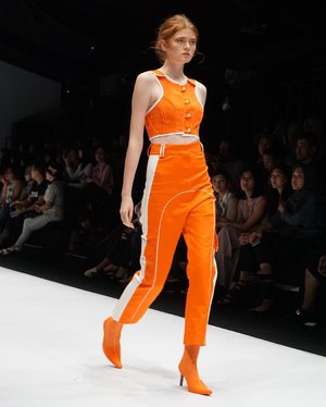 Orange is the new black! 🍊check out more on @richardmalone show at @jfwofficial yesterday on my blog, click on direct link on my profile or http://bit.ly/2e0M9HX
#jfw2017 #designer #orange #jakartafashionweek2017 #clozetteid.
.
-  #styleblogger #clozetteid  #designer #fashionblogger  #fashionpeople #fblogger #blogger #패션모델 #블로거 #스트리트스타일 #스트리트패션 #스트릿패션 #스트릿룩 #스트릿스타일 #패션블로거 #style #ggrep #cgstreetstyle #l4l #teenvogue