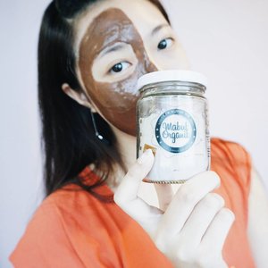 Who doesn't love chocolate?? Trying out "MABUK" choco from @Shopastelle 💓 and I absolutely love the smell! It has a smooth texture that makes it easy to blend #clozetteid #clozette .....#beautyblogger #fashionblogger #blogger #beautylovers #beautyshot #makeupaddict #makeuptutorial #makeup #skincare #mask #뷰티블로거 #메이크업 #nomakeup #zeromakeup