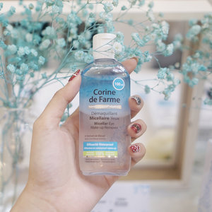 New @corinedefarme_id micellar Eye Make Up Remover ! Removes your makeup so well~ the packaging is really good. Ps. Effective on waterproof make-up ! And good for sensitive eyes ! Doesn’t feel hurt at all even if you wear contact lenses. #beautyjournalxcorinedefarme #beautyjournal #itsmynature #corinedefarme @corinedefarme_ID @beautyjournal
.
.
.
.
.
.
.
.
.
.
.
.
.
@indobeautygram @bvlogger.id @indovidgram  #IVGbeauty #indobeautygram #indovidgram #beautymood #asianvlogger #clozetteid #makeup #makeupartist #mua #instamakeupartist #makeupporn #makeuppower #beautyaddict #eotd #makeuptutorial#wakeupandmakeup #hudabeauty #featuremuas #undiscovered_muas #beautyblogger #beautyvlogger #indonesianyoutuber #beautyvideo #makeuptutorial #skincare @awesomemakeu.p @makeup_up #powerofmakeup @powerofmakeup @limitart