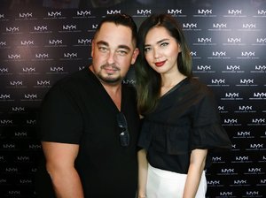 Still can't move on from last night event 💖
-
Thank you @rosharofficial for the tips & trick about makeup. I'm still amaze how you put on 4 or more layers of foundie but doesnt crack at all and about the tape tips. Plus your sharing session is a lot fun and inspiring ! Not to mention he has a good jokes 😂 ! 
And thank you for @nyxcosmetics_indonesia for having me 💕
-
-
-
-
#Ivgbeauty #indobeautygram #beautynesiamember #clozette #clozetteid #beautyjunkie #beautyjunkies #smokeyeye #instamakeupartist #makeupporn #makeuppower #beautyaddict #fotd #motd #eotd #nyxfaceawards #makeuptutorial #beautyenthusiast  #nyxcosmetics #nyxcosmeticsid #makeupjunkie #makeupjunkies #beautyvlogger #wakeupandmakeup #hudabeauty #featuremuas #undiscovered_muas #rosharofficial