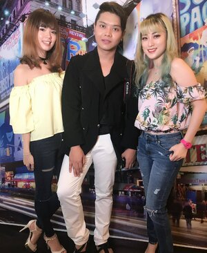 Our friendship born online and now in real life too...😂 ga nyangka jadi sering ketemu vlogger2 kece gini💖
-
#clozetteid #blogger #beautyblogger #beautynesia #beautyvlogger #indobeautygram #indobeautyvlogger #loveyourself #potd #ootd