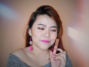 Today's Lipstick @lakmemakeup .
9to5 Weightless Lip and Cheek Color
In the shade Fuschia Suede 😍
.
Kalo ga mau terllau bold bisa di bikin gradient lip kayak gini lhooo 😍
@lakmeprgirl
.
.
.
.
.
.
.
.
.
.
.
.
#beautyvlogger #makeup #makeuptutorial #instabeauty #wakeupandmakeup #tutorialmakeup  #clozetteID #flovivi #motd #bretmansvanity #fakeupfix #makeupartistsworldwide #lakmeprgirl #makeupforbarbies #youtube #makeupblogger 
#tampilcantik @tampilcantik
#beautychannelID @beautychannel.id
#beautyguruindonesia @beautyguruindonesia
#beautybloggerindonesia @beautybloggerindonesia
#bvloggerid @bvlogger.id
#indobeautygram @indobeautygram
#ivgbeauty #indovidgrambeauty @indovidgram
#jakartabeautyblogger
#beautilosophy @beautilosophy
#bunnyneedsmakeup @bunnyneedsmakeup
