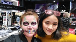 Yay super fun!
Makasih yaah @njiecw udah di ajarin makeup skull 💀
Berguna bgt ilmu nya 💄
Makasih juga @nyxcosmetics_indonesia .
See you again ! 💋
.
.
.
.
.
#beautyvlogger #beautybloggerindonesia #ivgbeauty #indobeautygram #makeup #makeuptutorial #instabeauty #indovidgrambeauty #wakeupandmakeup #tutorialmakeup #bvloggerid #jakartabeautyblogger #beautilosophy #productreview #halloweenmakeup #reviewmakeup #clozetteID #partipostid #setterspace #futuremua #motd #makeupjunkie #nyxindonesia #halloween #beautyguruindonesia