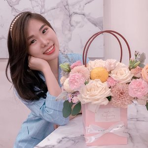 A flower doesn’t think of competing with the flower next to it. It just blooms 🌸. ..Feel so Korean photographed next to this Korean flower bouquet from @truflowery 🥰💐. Beautiful enough to make any special day even better 💖...#Koreanbouquet #flowerbouquet #flowers #collaboratewithcflo #ClozetteID