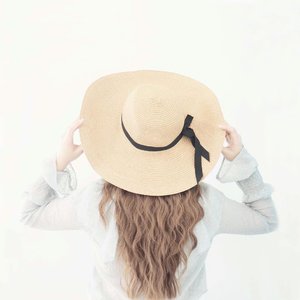 Have a warm Saturday! 🌞 Floppy straw hat from @banggood #mermaidhair #hairoftheday #ClozetteID