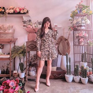 The art of arrangement 💐. By the way, new styling article is now up on my blog. Head to www.chelsheaflo.com to find out more.

#ootd #flowerstagram #fashion #ClozetteID