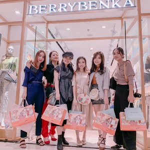 Last weekend event with @berrybenka x @devolyp doing styling game makeover for customer based on her needs. Short yet so much fun! Hope there would be more of fashion event in Surabaya 😉.
.
.
#berrybenka #stylinggame #fashionevent #ClozetteID