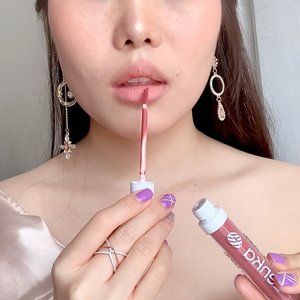 Different color moods for a fashion runway makeup. Which one is your color? ❤️Inspired by Chanel’s 2018 resort runway, this Rhapsody Lip Mousse collection from @lenkabeauty.id makes my makeup more stunning! It’s super smooth and pigmented, stays for quite long time too.So, let’s join another #JBBMakeupCollabApril coming up next and show your friends what you can do with makeup! 😉#LENKArhapsodylipmousse #LENKAcosmetics#JakartaBeautyBloggerFeatLenkaBeauty#JakartaBeautyBlogger#JBBMakeupCollabMarch#JBBMakeupCollab #JBBChallenge #JBBinsider #ClozetteID