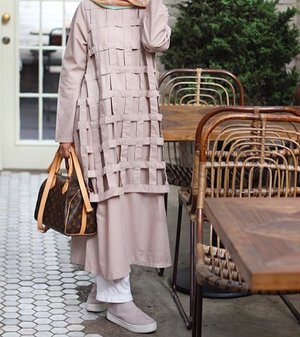 Tinggal di daerah dengan iklim tropis membuat saya lebih suka memilih gaya busana yang casual tapi kalau bisa sih tetap fashionable 😊. .Yuk kita simak beberapa tips gaya busana casual yang fashionable tetapi tetap nyaman untuk dipakai oleh hijabers...http://www.fillyawie.com/2018/02/gaya-busana-casual-dan-fashionable.html?m=1 ..#blogger #bloggerslife #bloggers #bloggerfashion #fashionblogger #fashiontips #blogpost #hijabi #hijabfashion #hijabers #ootd #clozetteid #clozettedaily
