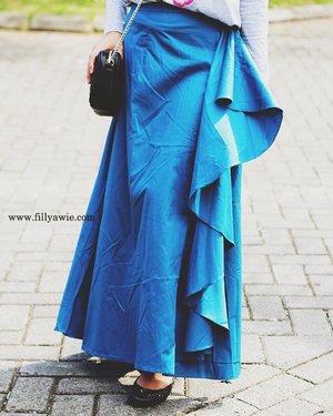 .Puasa sebentar lagi datang, ngomongin puasa pastinya identik dengan kegiatan seperti tarawih, buka bersama dan hunting baju lebaran 😬..Ya walaupun lebaran masih lama, boleh lah cek ombak untuk lihat-lihat toko online yang jual baju dengan model terbaru. Lumayan buat rekomendasi baju lebaran nanti..Yuk lihat 7 rekomendasi online shop untuk hijabers yang menjual baju yang kece dengan harga terjangkau. Baca di sini... http://www.fillyawie.com/2018/05/7-rekomendasi-online-shop-untuk.html?m=1.#blogger #bloggerstyle #bloggers #bloggerlifestyle #fashionblogger #instagood #instapic #instapicture #pictureoftheday #ootd #hijab #hijabfashion #hijabers #hijabersmakassar #hijabi #hijabifashion #clozette #clozettedaily #clozetteid #blogpost