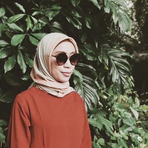 -Salam Hari Minggu-🌟Met hari minggu gaes,....Jangan lupa bahagia, kalau lupa ... sini aku bahagiain. 😬🤭.................#clozetteid #fashion #fashionstyle.#hijabfashion #hijabi #hijabootd #hijabindonesia #hijabootdindo #ootd💗  #fashionista #fashionable #bloggermakassar #fashionblogger #bloggerlifestyle #bloggerslife #hijabinsta #localbrand #localbrandindonesia #indonesiafashionblogger #bogorhits #vscofilter #kebunrayabogor #vscoedit #instagramers #bloggerindonesia #ootdindokece