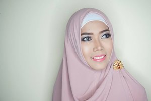 Have you read my tutorial makeup for lebaran? Let's check this out on my blog now ☺http://www.beautydiarykania.com/2016/06/tutorial-soft-smokey-eyes-fresh-makeup.html#makeup #beautybloggerid #clozetteid #potd #motd  #mayamiamakeup #anastasiabeverlyhills #makeupaddict #tutorial #makeuplebaran