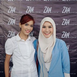 Attending @zamcosmetics launching by the power of 5 sisters and me with one of them @zaskiadyamecca she is beautiful & humble. Yeay... congrats 🎉 .
Thanks for having me @bloggercrony .
Review?
Stay tune on my blog ya... #beauty #zamcosmetics #bloggercrony #bloggercrony #clozetteid #blogger #beautyblog #indonesianbeautyblogger #like4like #lifestyleblogger #lifestyle