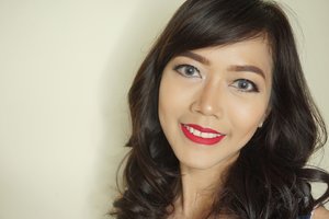 soft eye makeup with bold lips :)