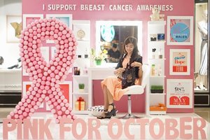Bulan Oktober merupakan "Bulan Peduli Kanker Payudara" secara visual ditandai "Pink Ribbon" yang menunjukkan dukungan moral dan solidaritas terhadap wanita penderita kanker payudara.  Seperti yang saya lakukan belum lama ini dengan berbelanja di Mall @grandindo. Iya! Dengan berbelanja di @seibu_ind Grand Indonesia saya turut menyumbang untuk para pasien Breast Cancer yang kurang mampu. 
Cerita selengkapnya ada di 
http://www.beautydiarykania.com/2016/10/pink-for-october-it-means-i-support.html

Yuk support campaign Breast Cancer Awareness agar lebih peduli dengan pentingnya kesehatan payudara dan mendukung kegiatan-kegiatan Breast Cancer Awareness yang ada 😊

Thank you @clozetteid 😊

#ClozetteID #ClozetteAmbassador #GrandIndonesia #ClozetteIDxGrandIndo #BreastCancerAwareness 
