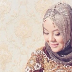 Make up & hijab by me 
Foto by @dennyirawanphotos 
Foto prewed for @gisaganisa :) #prewedding #prewed #potd #picoftheday #clozetteid #clozettedaily #clozetteidgirl #bridetobe