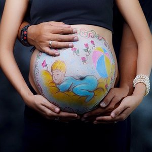 We still counting days to this baby born hope the best for everything! 
Belly painting by @irene_unarso 
Photo by @dazzlingframe @dennyirawanphotos 
#maternity #pregnancy #painting #bodypainting #paint #bellypainting #clozetteid #baby #babyborn #beautydiarykania #beautyblogger