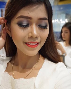 How can I'm not loving my makeup today and this is tutorial from @iwan_harun_makeupartist and yes I really love it also I got so many tips & trick about makeup. Thank you @bioderma_indonesia for give me the so many gifts 😘😘😘 #makeup #motd #blogger #beauty #beautyblogger #anastasiabeverlyhills #thebalmcosmetics #bodyography #ultrahdgeneration #esteelauder #etudehouse #vivacosmetics #rimmellondon #makeover #bourjois #clozetteid #indonesiablogger #indonesianbeautyblogger #potd #biodermamakeupclass
