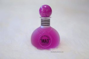 This is Katy Perry's Mad Potion toted as a “sexy vanilla” with vanilla orchid, peony, and apple musk with a heart of bourbon vanilla with a mix of soft musk and jasmine petals. According to the description it’s more of an oriental blend with vanilla, musk, and amber.

#katyperry #katyperrymadpotion #parfum #eaudeparfum #bloggerindonesia #beauty #blogger #beautyblogger #bestoftheday #indonesianblogger #indonesianbeautyblogger #clozetteid #clozettedaily #random #purple #fragrance #madpotion