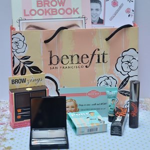 Have a nice friday people, let's play with @benefitcosmeticsindonesia #makeup #brow #benefitid #clozette #clozetteid #likes #potd #picoftheday #bestoftheday #beauty #blogger #beautydiarykania