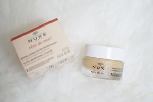 My first impression about this nuxe lip balm is moist and soft to my lips