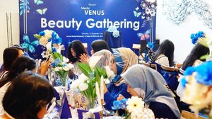 Setelah sukses dg event nya minggu lalu, minggu ini Venus menggelar Beauty Gathering kembali bersama Beauty Bloggers..Acara yang berlangsung di Aroma Sedap Restaurant, Kemang ini menghadirkan 2 narasumber yakni:🌵Nina Zatulini🌵dr. Melyawati Hermawan Sp. kk..Ini adalah rangkaian soft launching nya produk baru Venus yaitu Soft Matte Lipcream yang hadir utk mempercantik wanita Indonesia..Tunggu update an nya di blog ku ya.....@venuscosmeticind #venusbeautygathering#venussoftmattelipcream#venuscantiksehat.#cicidesricom #cisesupdate #cidessharing #cidesupdate #clozetteid #beautyjournal