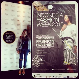 me,, yesterday @Indonesia Fashion Week 2015.
i've got the invitation but poor Iam...Iam late. 
