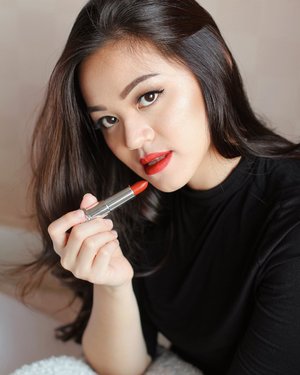 [GIVEAWAY] Meet the loaded bolds!!! I'm wearing @maybelline Color Sensational The Load Bolds in the shade 'Chocoholic'. It has a creamy texture with strong color pay off and very longlasting 💄.Get a chance to win 2 lipsticks from @maybelline by REPOST this picture with HASHTAG #MaybellineIndonesia #MaybellineLoadedBolds #MNYxSociolla