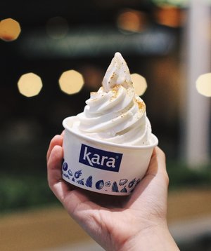 Found my new favorite ice cream and dessert place in town @kara.island they serves all about coconut 🌴 From ice cream, smoothies, cake, cookies, loaf, etc.. and those all definitely healthier than a regular dessert since they use coconut as the main ingredients. Its loaded with healthy fat, very helpful for weight loss and improve digestion! 🍦 #karaisland #kelapaindonesiasehat