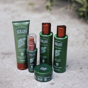 When it comes to a skincare, I would always go for organic skincare products as possible. Simply because the skin is the largest living organ, so what goes in our skin eventually goes into our body 💁🏻 I'm so happy to finally discovered @solusiorganic_mt the first skincare products in Indonesia with natural, safe and organic compounds 🍃 Read the complete review on www.tiffanikosh.blogspot.com
.
You can buy these products at @sociolla and discount IDR 50K with discount code SBNLA9W7!
#SolusiOrganic #OrganicCosmetics #AntiAgingSolution #AntiAgingSkincare #Sociolla