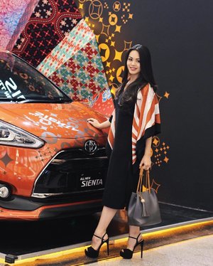 About yesterday's OOTD for Day 1 @indonesiafashionweekofficial matchy match my black orange outfit with Pop Up Playground @toyotaid All New Sienta 💛
Let's show of your OOTD with the pop of orange and put on hashtag #OrangeOfTheDay #PopUpPlayground #MySienta and get a chance to win voucher worth millions of Rupiah, only till this 5 February!
#UnlockYourPlayground #Beautynesia #BeautynesiaXToyota #ToyotaID