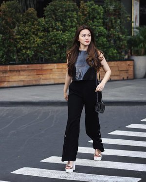 Black on black kind of day, wearing slit pants by @cloth_inc
. 
Go check out their latest collection at www.cloth-inc.com and shop for less 15% off by using code TIFFANIKOSH with no minimum purchase (ends April 30th) #iwearclothinc #tiffstylediaries