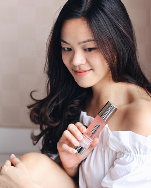 Before applying the foundation, I always use @clinique_indonesia #moisturesurge Hydrating Supercharged Concentrate as a moisturizer as well as primer, to boost the hydration and makes a flawless, glowing and long-lasting makeup 💖 #CliniqueID #Clinique
