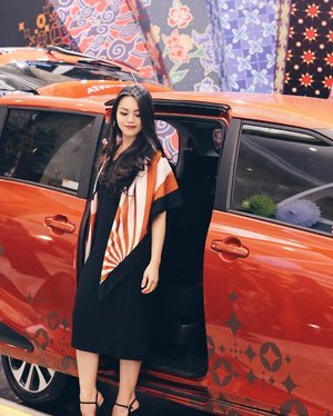 I'm in love with the design of Toyota All New Sienta, it so stylish and trendy with power sliding door, dive-in seat and spacious cabin.
Come to @toyotaid #PopUpPlayGround at #IFW2017 JCC Senayan and try it by yourself. Also don't forget to show off your OOTD #OrangeOfTheDay to win vouchers worth millions of Rupiah!
#MySienta #Beautynesia #BeautynesiaXToyota #BeautynesiaMember