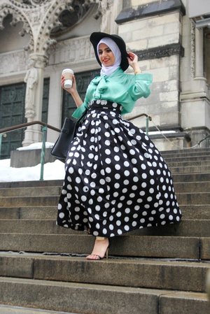 HIJAB TUTORIAL LAUDYA CYNTIA BELLA|Untuk kesan youthful, hindari hijab berpayet dan lebih memilih motif bunga, love, polkadot, daun, boneka, dan sebagainya.