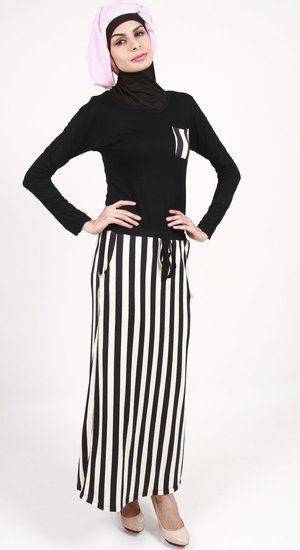 Terlihat lebih langsing dengan efek stripe. | Ayana Stripe Maxi Dress |