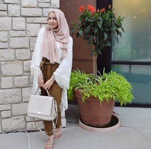 lovely hijab with lace outer - girly boho look