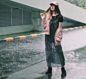 When life gives you rainy days, wear cute boots and jump in the puddles ☔️
•
•
•
•
•📸: @eric_halim91 •
•
•
•
•
•@lookbookindonesia @ootdindo
#clozetteID #fashionblogger #potd #ootd #airportootd #medanbeautygram #l4l #veronycastylediaries #lookbookindonesia #ootdindo #followforfollow #blogger #likeforlike #vsco #vscocam #wiwt #outfitinspo #ootdmagazine #indonesia #photography #fblogger #fashionstyle #indofashionpeople #streetstyle #styleblogger #ggrepstyle #streetstyle #ggrep