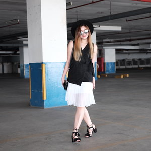 So here is my very first post on my clozette account.
I would like to share my first post with OOTD, cause i am passionate with fashion.
And i also run my personal blog, you might want to visit:
verockstar.blogspot.com