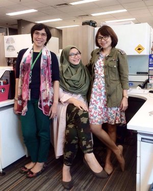 Army look never looks this cute 💚💗 #armylook #jelang17agustus #frieds #officemate #officemadness #clozetteid