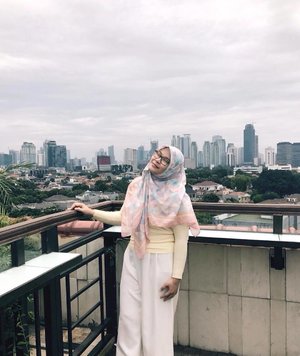 Whisper your name to the wind, ask the wind to take it to the end of the world ~ Yoko Ono ❤️ .#clozetteid #clozettedaily #hijabstyle #hootd #ootd #wiwtd #pastelfever